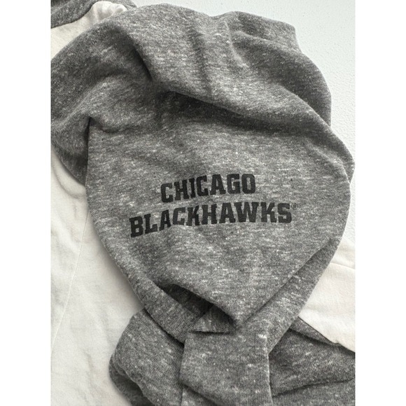 G-III 4Her Chicago Blackhawks Raglan Top Sequin Graphic Long Sleeve S - Picture 5 of 7